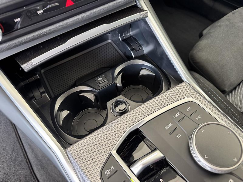 BMW Řada 3 330i xDrive*M-SPORT*Distronic - fotka 26 z 41