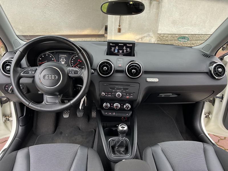 Audi A1 1.2TFSI 63KW,KůŽE,NAVI,2xALU - fotka 28 z 42