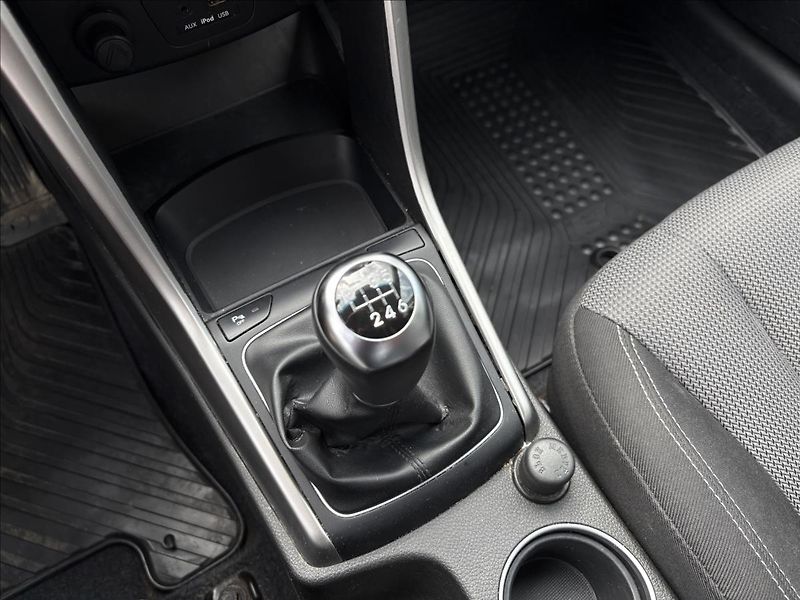 Hyundai i30 1,6 CRDi MT  kombi Weekend - fotka 13 z 16