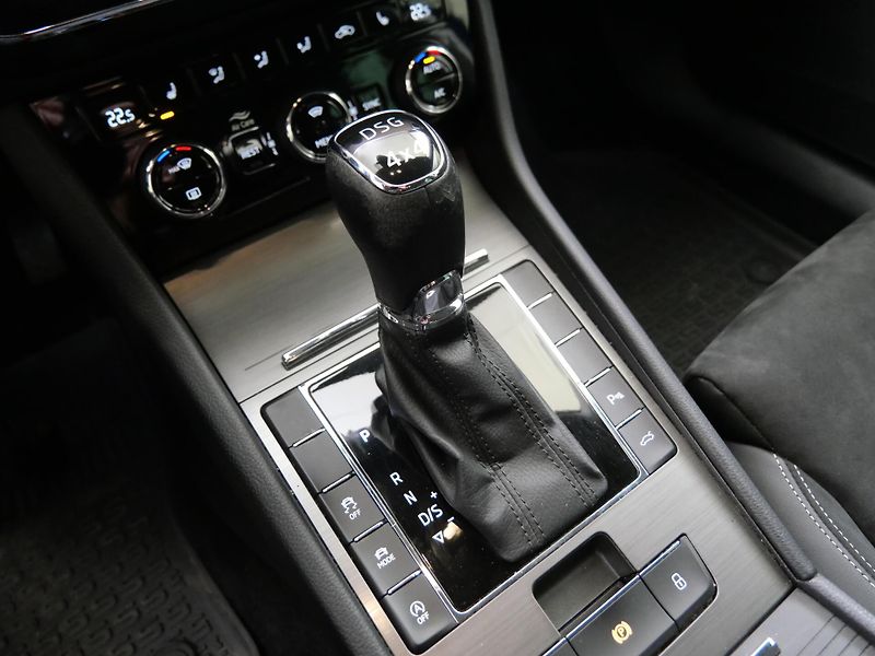 Škoda Superb - fotka 20 z 26