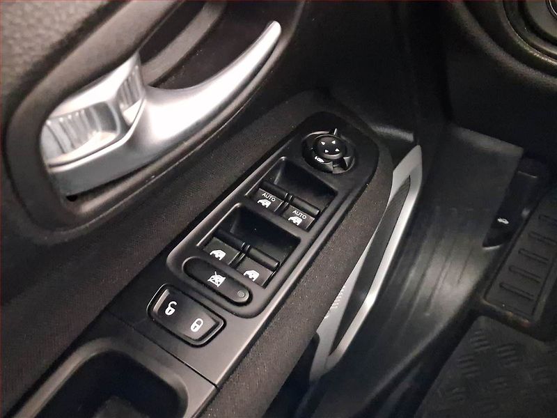 Jeep Renegade (2016) 1.6 MultiJet, Tempomat - fotka 18 z 20