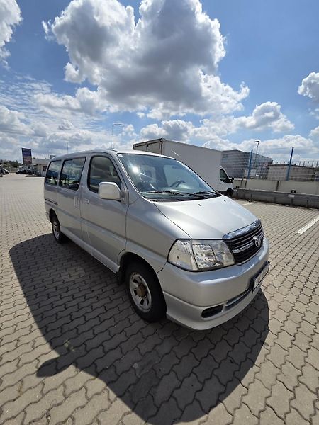 Toyota Hi-Ace (2009) - fotka 8 z 15