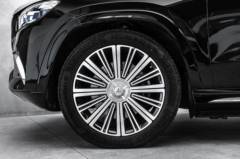 Mercedes-Benz GLS 4MATIC MAYBACH - fotka 2 z 30