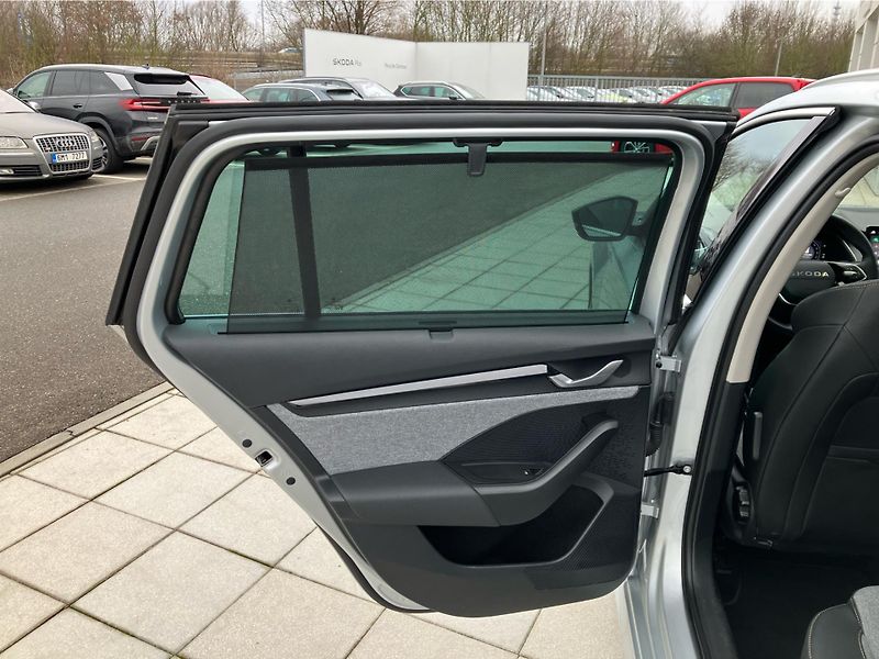 Škoda Octavia 2.0TDI 110 kW DSG TOP SELECTIO - fotka 24 z 30