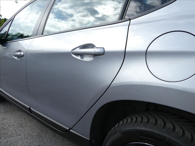 Peugeot 2008 1,2 1.2 81kW NAVI,závěs,servis - fotka 16 z 46