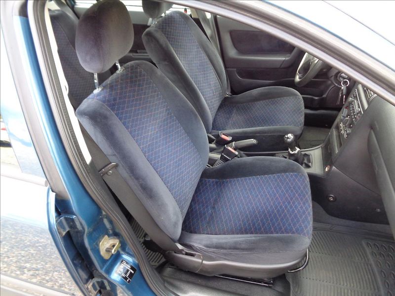 Opel Astra 1,4 - fotka 9 z 16