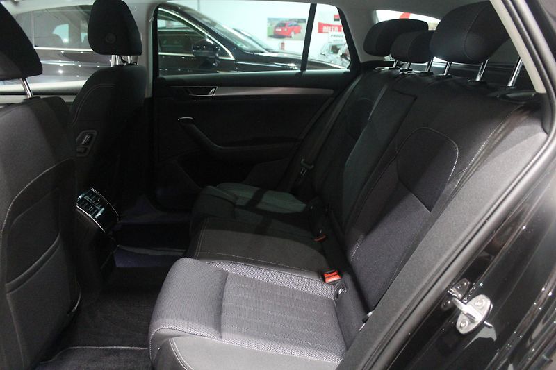 Škoda Superb (2023) 10kW,Tažné,Nez. topení,Matrix - fotka 12 z 30