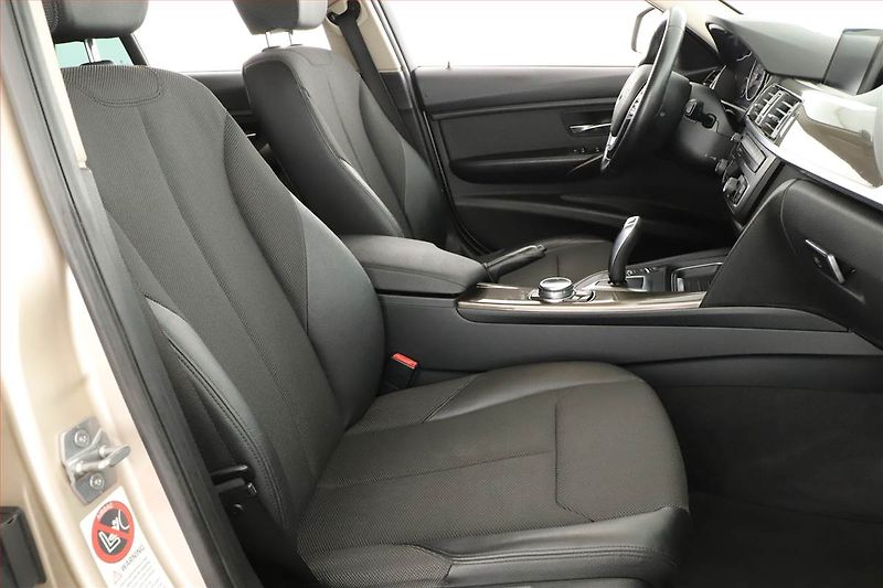 BMW Řada 3 (2014) 320 d xDrive, 4X4, Automat - fotka 7 z 20
