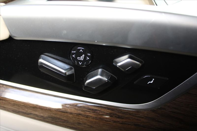 BMW Řada 7 750Li xDrive LASER MASÁŽE ČR - fotka 34 z 44