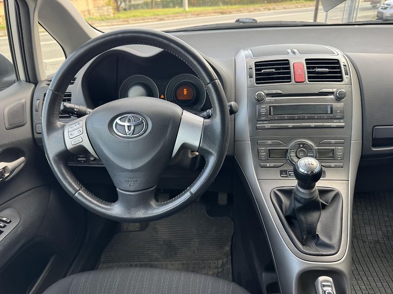 Toyota Auris 1,6VVT-i EXCLUSIVE, ČR - fotka 12 z 13