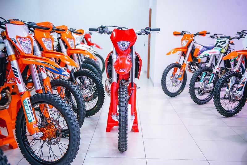 GASGAS EC 250 Racing (2022) EC 250 TPI 2T - fotka 4 z 49