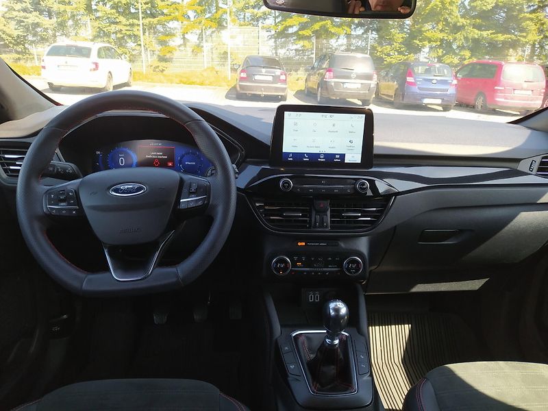 Ford Kuga (2022) 1.5 EcoBoost 110kW ST-LINE X - fotka 10 z 17