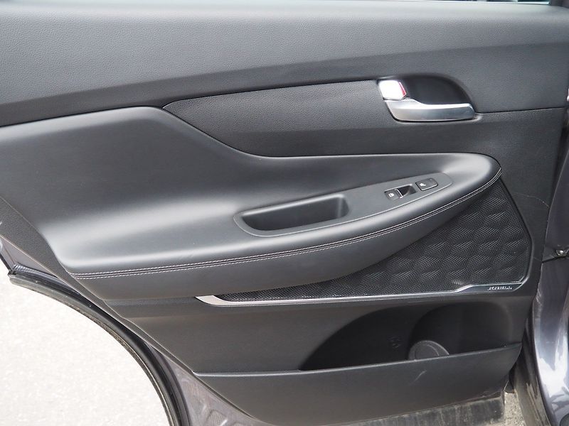 Hyundai Santa Fe (2022) 2.2 CRDi 4x4 Style Premium 8AT - fotka 12 z 48