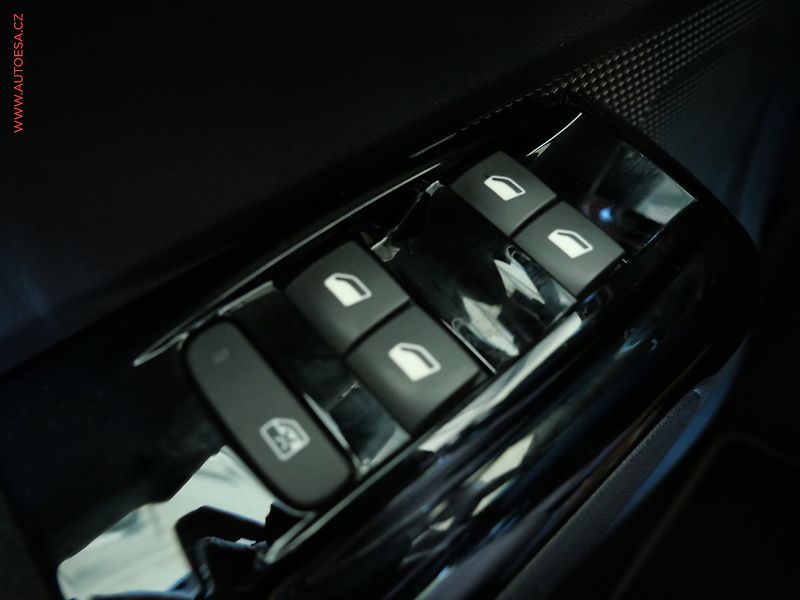 Citroën C3 (2022) 1.2PT, 2.maj,ČR, LED, park - fotka 14 z 20