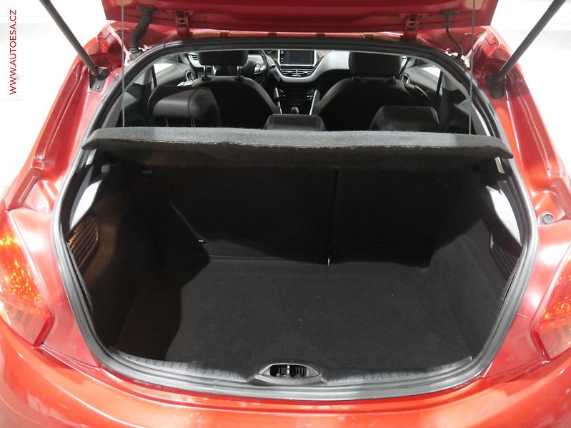 Peugeot 208 (2014) 1.6 VTi, Allure - fotka 7 z 15
