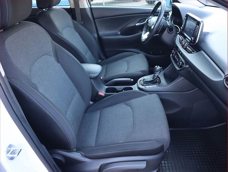 Hyundai i30 (2022) Family 1.0 T-GDI, Automat - fotka 9 z 20