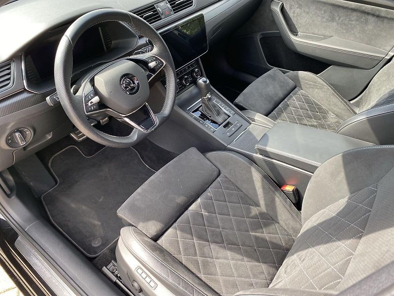 Škoda Superb (2022) Combi 2.0 TDI DSG Sportline - fotka 6 z 35