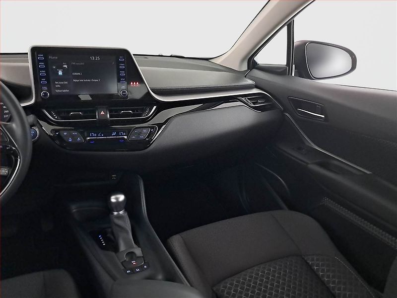 Toyota C-HR (2023) 1.8 Hybrid - fotka 8 z 21