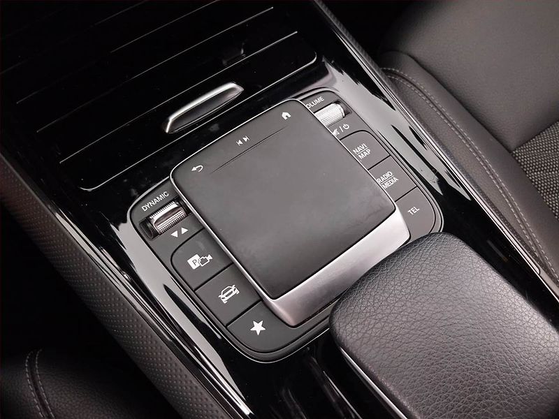 Mercedes-Benz GLB (2022) 200 d 4MATIC - fotka 21 z 23