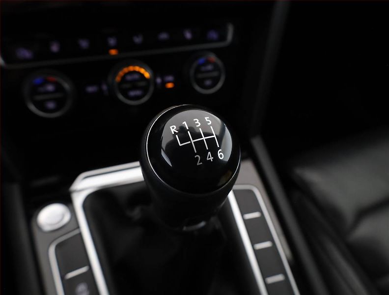 Volkswagen Passat (2016) 2.0 TDI, Kůže, Navi, Tempomat - fotka 11 z 17