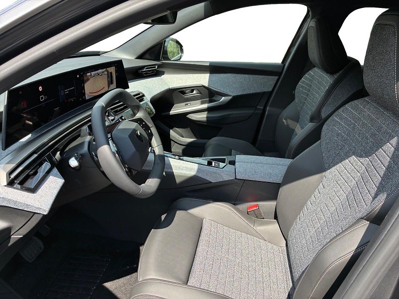 Peugeot 5008 (2026) BUSINESS Hybrid 145 e-DCS - fotka 9 z 15