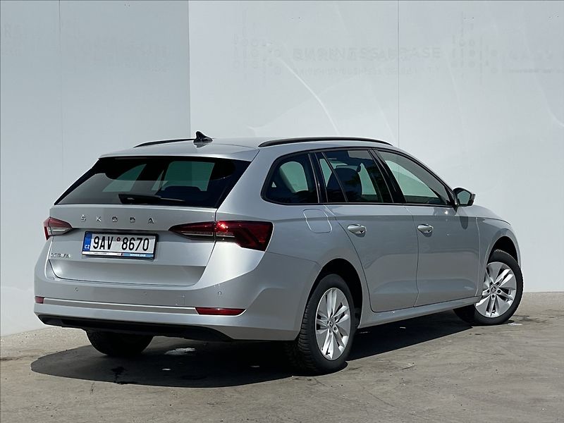 Škoda Octavia 2,0 TDI Combi Ambtion Plus LED - fotka 3 z 24