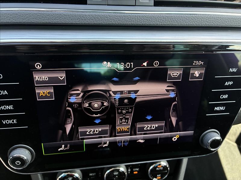 Škoda Superb 2,0 TAŽNÉ,EL.KUFR,KAMERA - fotka 21 z 32