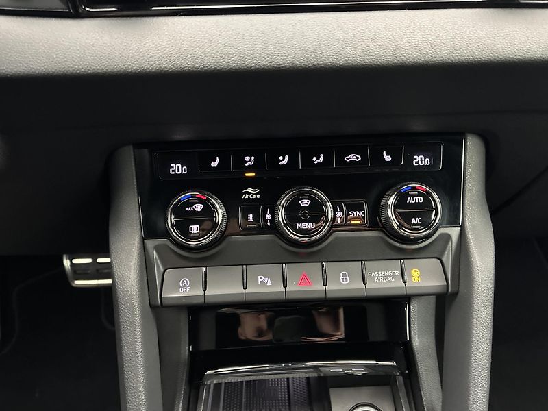 Škoda Karoq 2,0 TSI 140kW DSG 4x4 Sportlin - fotka 18 z 27