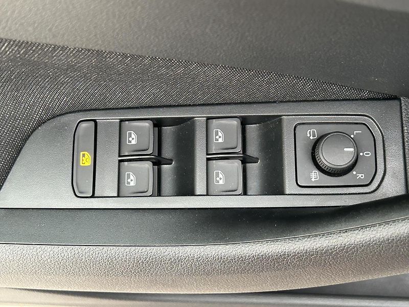 Škoda Scala 1.0 TSI Top selection - fotka 14 z 31