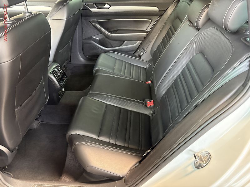 Volkswagen Passat (2017) 2.0 TSi, R-Line, DSG, panor - fotka 10 z 18