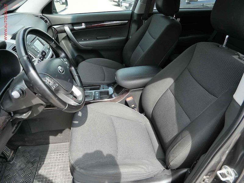 Kia Sorento (2015) 2.2CRDi, 2.maj,ČR, AT - fotka 9 z 28