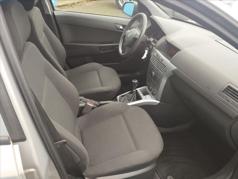 Opel Astra 1,4 66KW - fotka 8 z 13