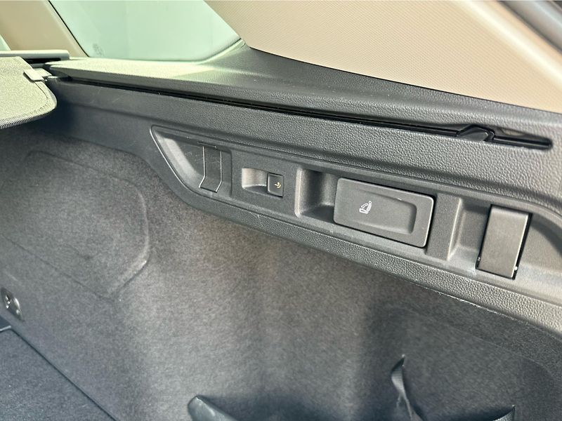 Volkswagen Passat Business 1.5 eTSI 110 kW DSG V - fotka 17 z 24