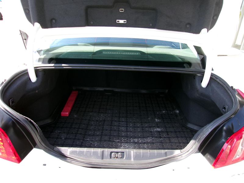 Peugeot 508 2.0 HDI sedan - fotka 15 z 17