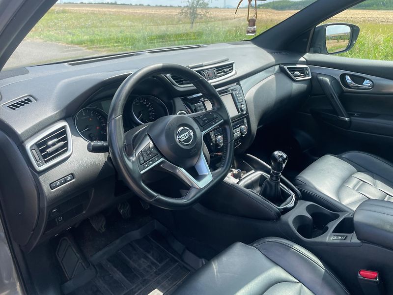 Nissan Qashqai (2017) 1.6DIG-T, Panor, navi - fotka 15 z 20