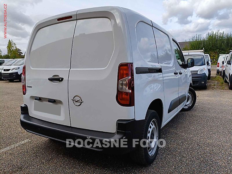 Opel Combo (2023) 1.5CDTi, AC, park. čidla - fotka 3 z 6