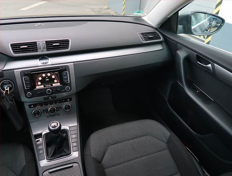 Volkswagen Passat (2012) 1.6 TDI, Park. senzory - fotka 8 z 18