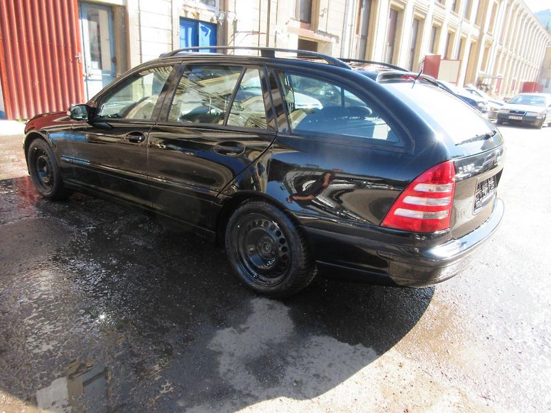 Mercedes-Benz 220 (2005) CDI  - fotka 2 z 12