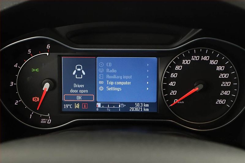 Ford Mondeo (2012) 2.0 TDCi, Automat, Tempomat - fotka 9 z 14