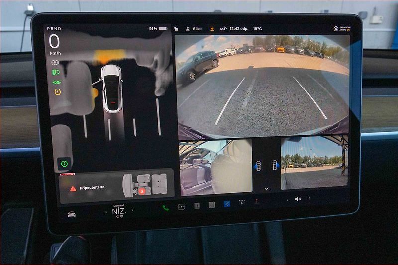 Tesla Model Y (2022) Long Range AWD 79kWh, SoH 90% - fotka 16 z 22