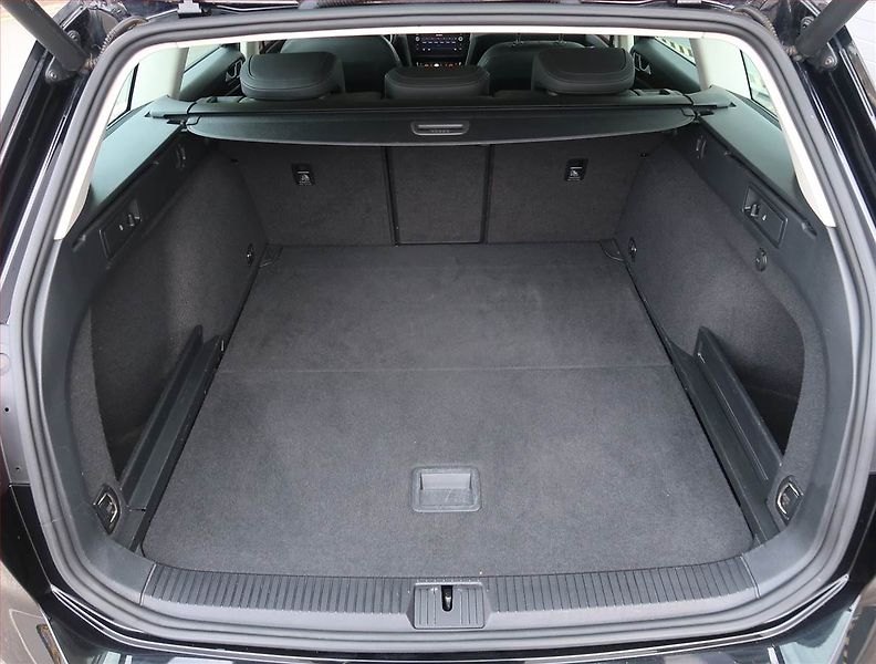 Volkswagen Passat (2019) Highline 2.0 TDI, Automat - fotka 14 z 21