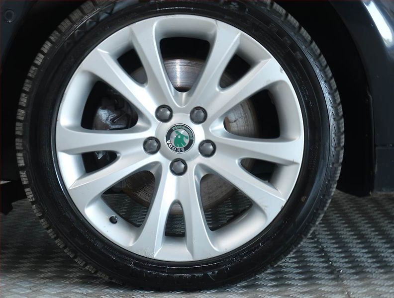 Škoda Superb (2012) Elegance 2.0 TDI, 4X4 - fotka 15 z 21