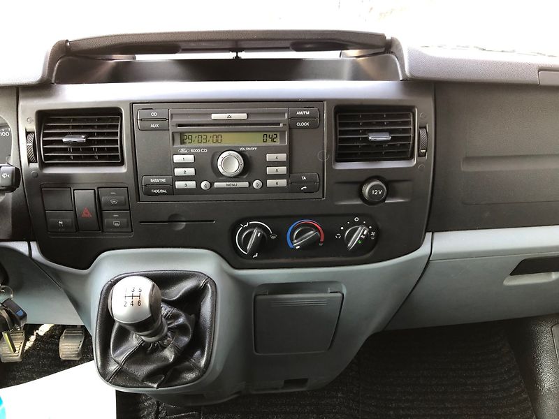 Ford Transit Courier (2013) 2.2 TDCi 9 Míst - fotka 19 z 24