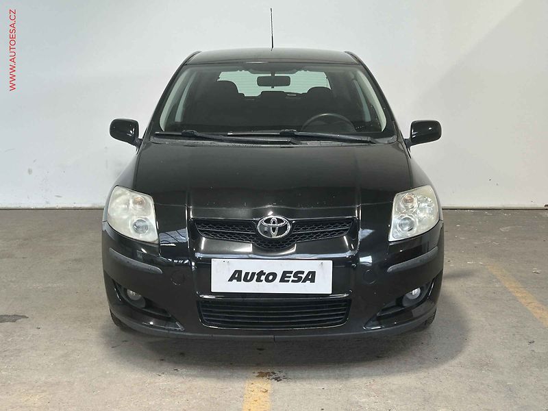 Toyota Auris (2008) 1.6 VVTi, AT, el. výbava - fotka 2 z 15