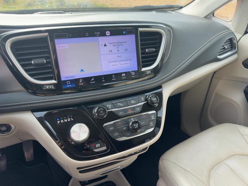 Chrysler Pacifica (2021) 3,6 Hybrid PlugIn Limited 2021 - fotka 17 z 21