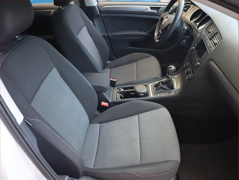 Volkswagen Golf (2013) Comfortline 1.2 TSI - fotka 9 z 15