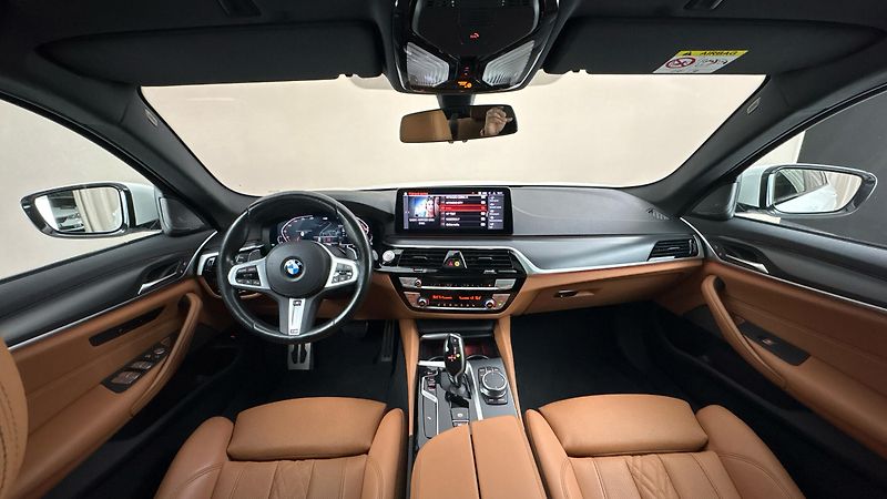 BMW Řada 5 540i AUT M-paket - fotka 8 z 32