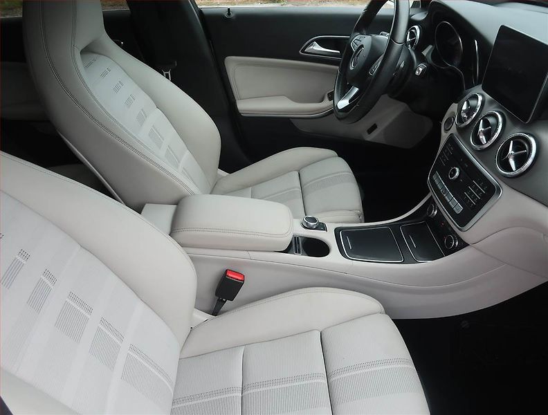 Mercedes-Benz CLA (2017) 220 4MATIC - fotka 9 z 14