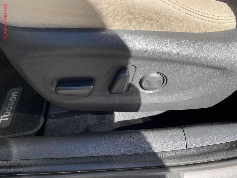 Hyundai Tucson (2016) 2.0 CRDi 4x4, AT, LED, panor - fotka 14 z 20
