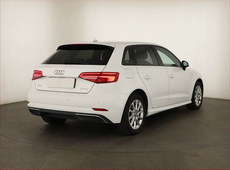 Audi A3 (2017) e-tron, Automat, Navi - fotka 5 z 21